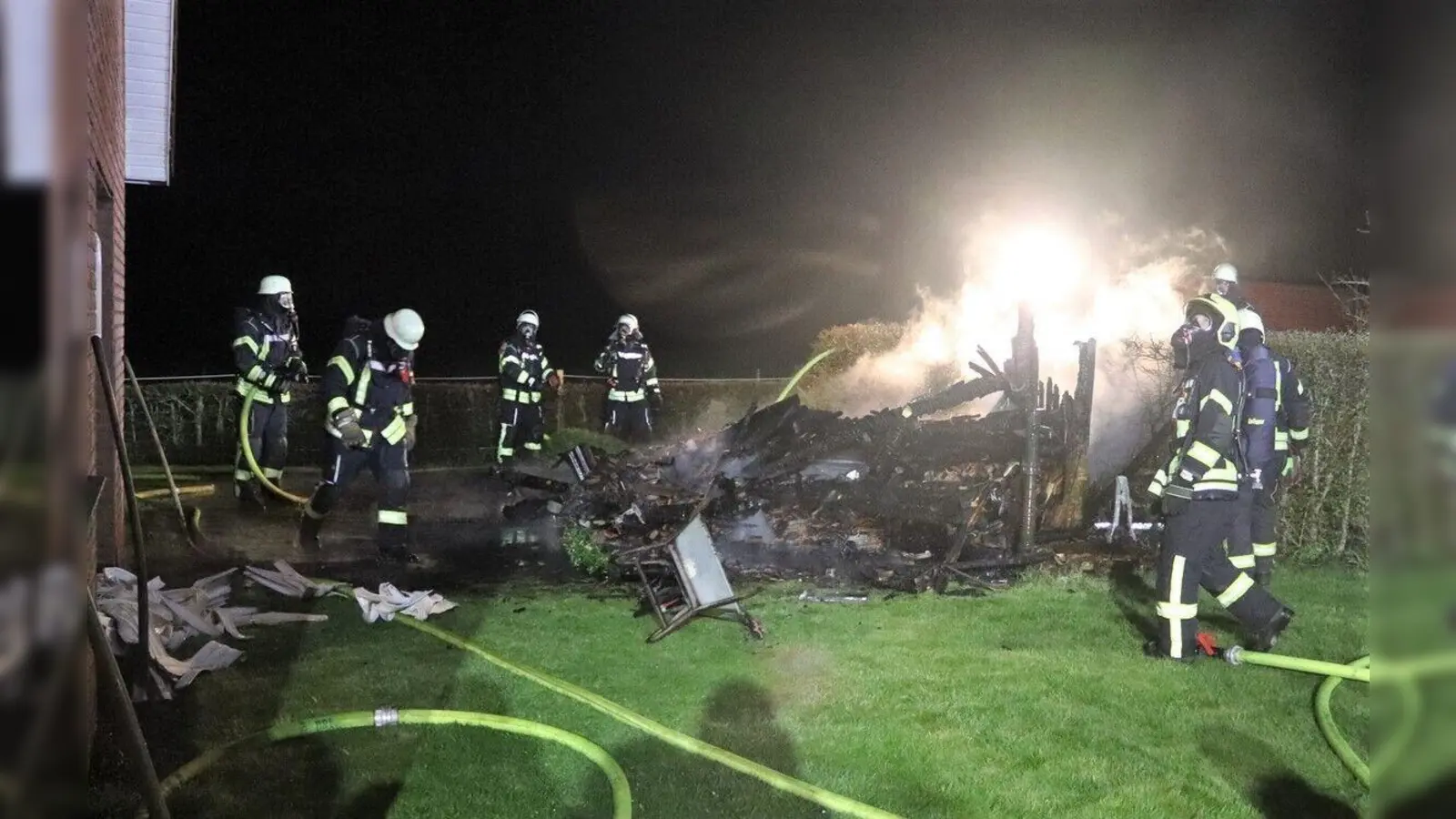 Die Gartenhütte brannte vollständig nieder. (Foto: Foto: Polizei)