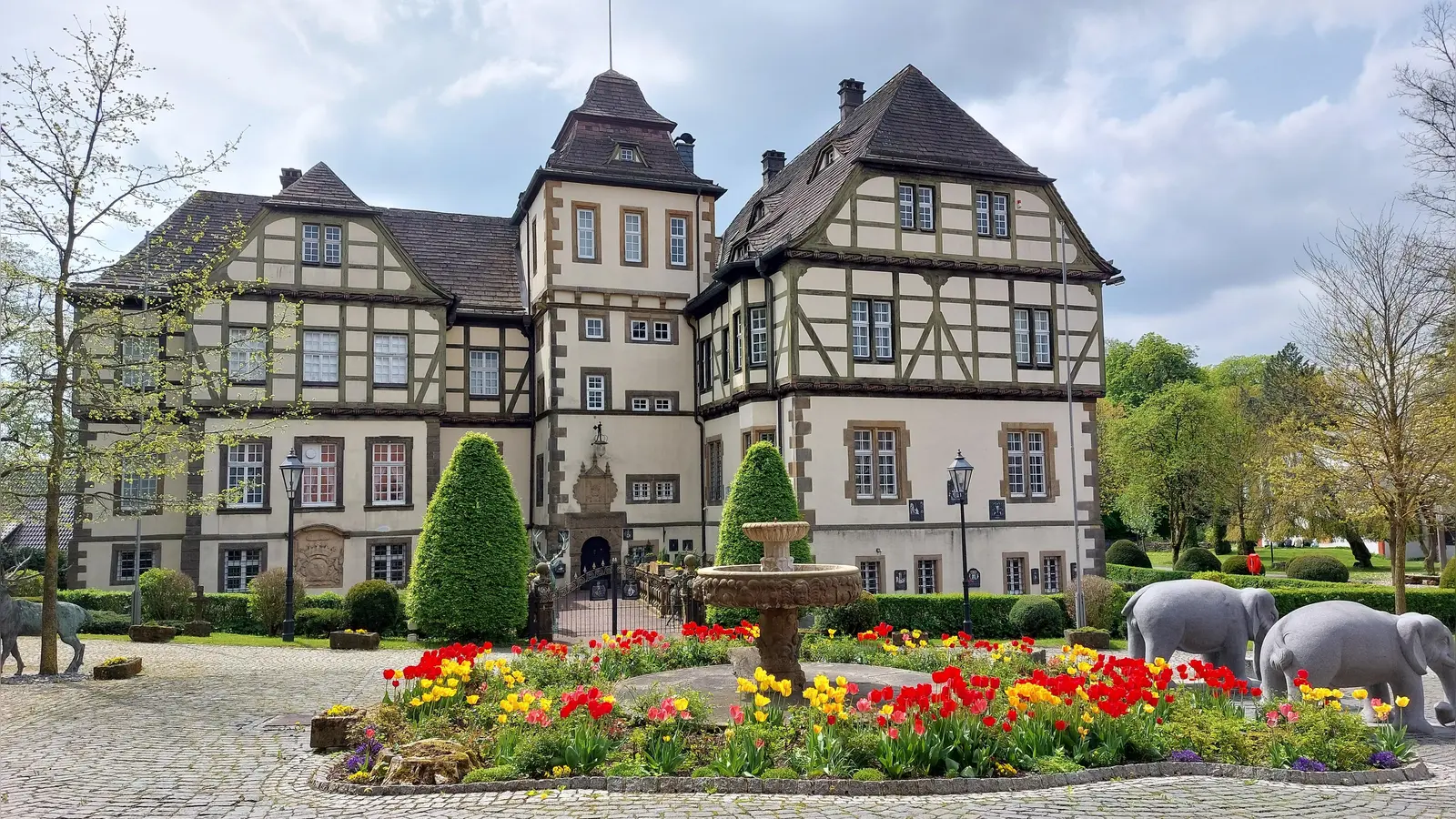 Das Wasserschloss im Frühling. (Foto: privat)