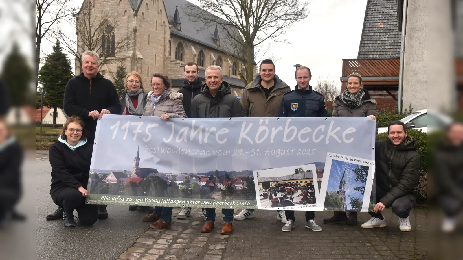 Sie haben viel vor zu den Jubiläen: (v. l.) Sandra Dierkes (Pfarrgemeinderat), Egon Winter (Heimatschutzverein), Bärbel Winter (Oberwälder Musikanten), Hedi Jakubeit (Ortsheimatpflegerin), Thomas Redeker (Orgateam), Bernhard Redeker (Ortsvorsteher), Felix Herold (VFB Körbecke),, Florian Bremer (Feuerwehr), Christina Jakobi (Traktorclub) und Michael Evers (Orgateam)  (Foto: Barbara Siebrecht)