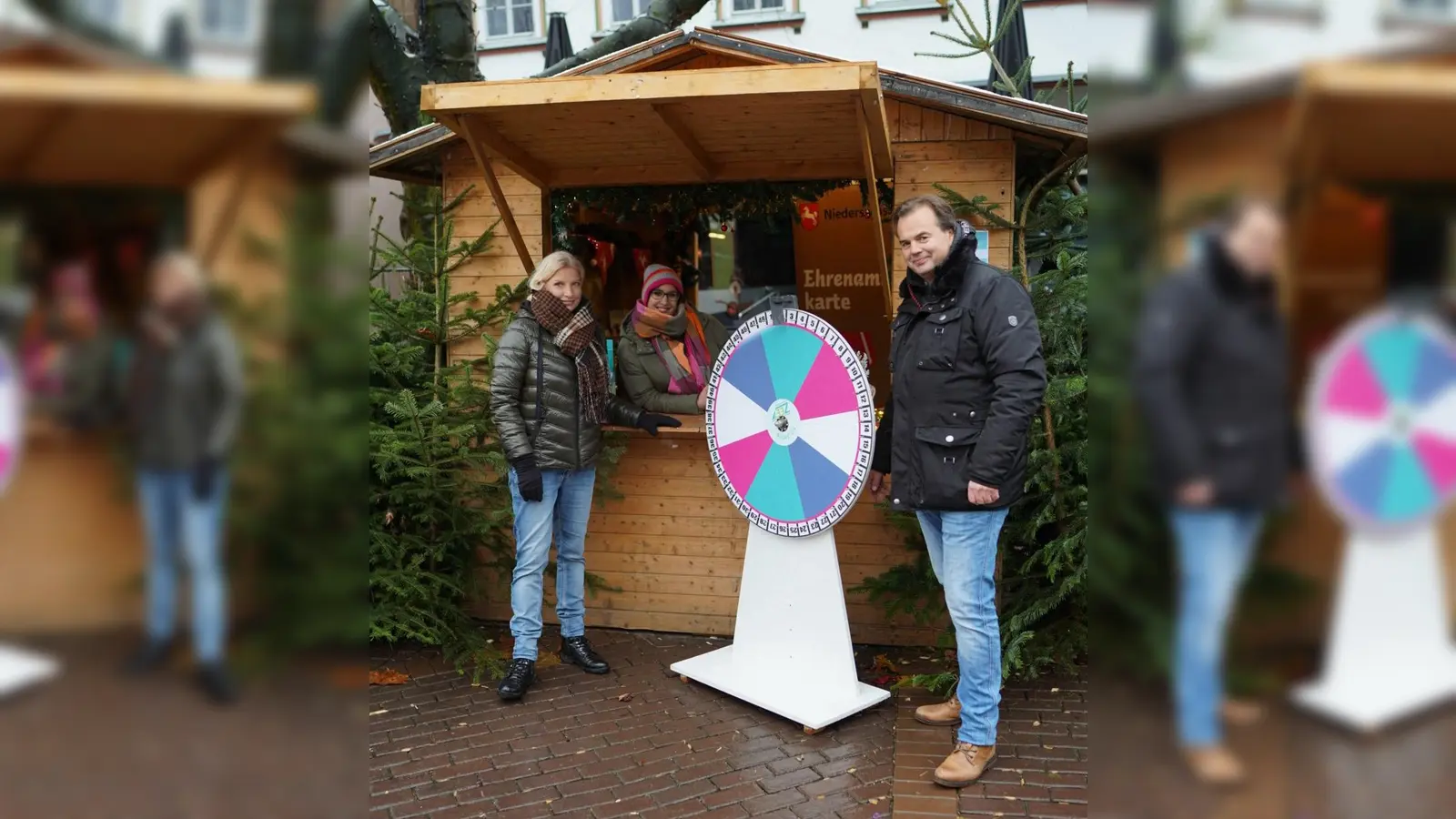 Das ZEE stellt sich auf dem Holzmindener Weihnachtsmarkt vor. (Foto: Landkreis Holzminden)