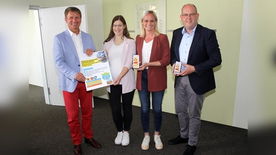 Freuen sich auf einen regen Online-Besuch des „Markts der Zukunftsperspektiven“ (von links): Landrat Michael Stickeln, Sandra Dreker und Sarah Thiet, Leiterinnen der Abteilung Gemeinschaftsbüro Landrat beim Kreis Höxter, sowie Michael Stolte, Geschäftsführer der Gesellschaft für Wirtschaftsförderung. (Foto: Kreis Höxter)