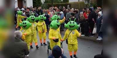 Solch freundlichen Besuch vom Mars, den gibt es nur zum Karneval. (Foto: Marc Otto)