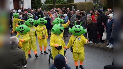 Solch freundlichen Besuch vom Mars, den gibt es nur zum Karneval. (Foto: Marc Otto)