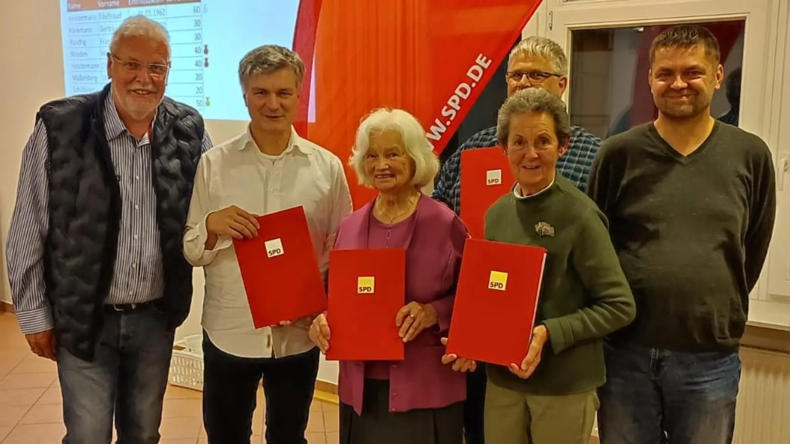 Ehrungen: (v.l.) Heinz Krystofiak, Olaf Heistermann, Edeltraud Heistermann, Uwe Massenberg, Theresia Engel und Frank Schepke.  (Foto: Frank Schepke)