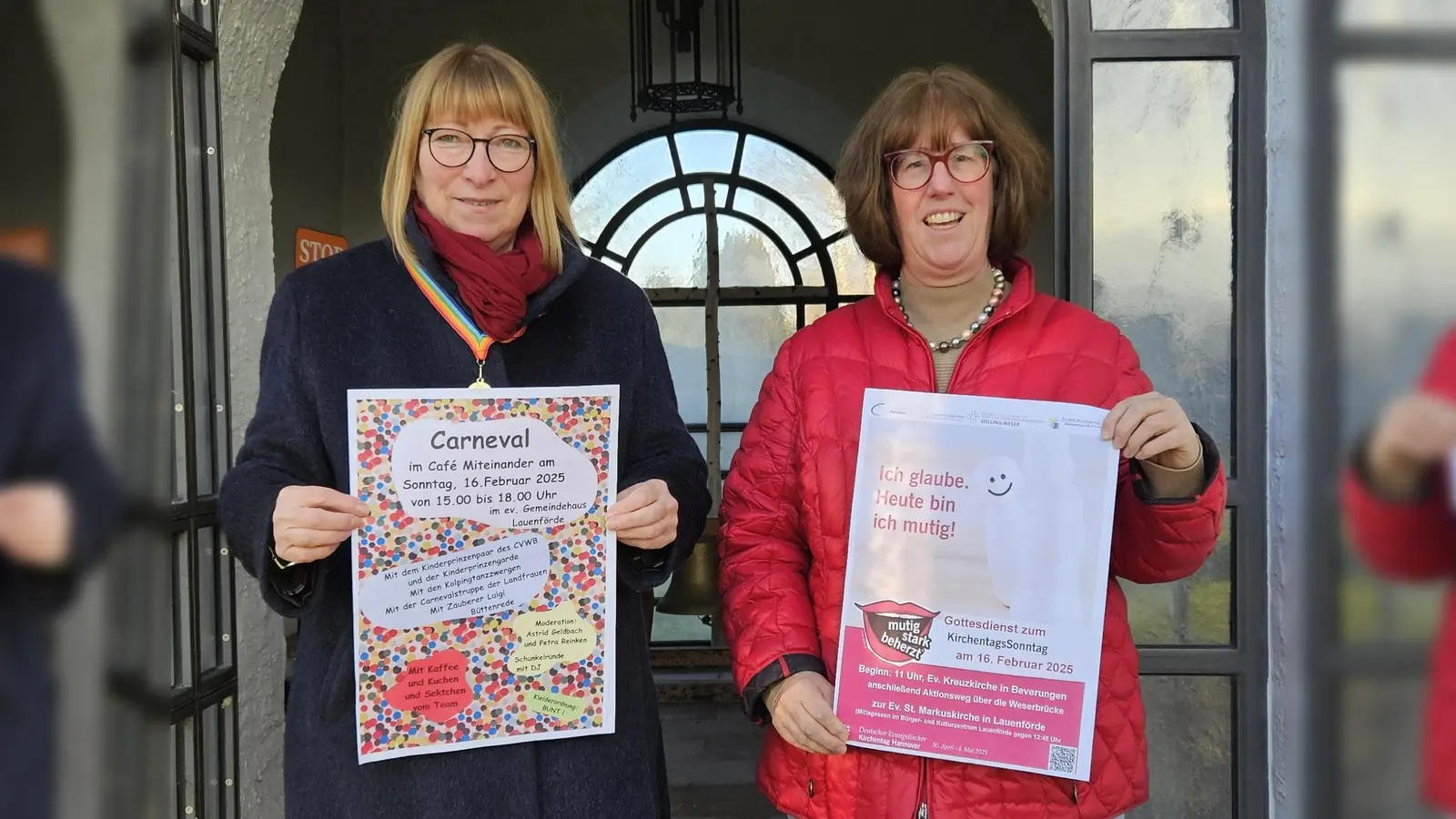 Astrid Geldbach (Leiterin des Gemeindecafe´s Miteinander) und Petra Reinken<br>(Vorsitzende des Ortskirchenvorstands) stellen die Aktion vor. <br> (Foto: Ev. Kirche)