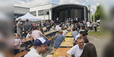 Tolles Programm zum Jubiläum: Die Schülerinnen und Schüler stellten sich und ihre Gustav-Heinemann-Schule mit vielen Angeboten auf dem gesamten Schulgelände vor. (Foto: Stefan Bönning)