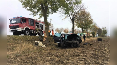 Schwerer Unfall auf der B7 zwischen Obermeiser und Niederlistingen. (Foto: Foto: Leck/FW Calden)