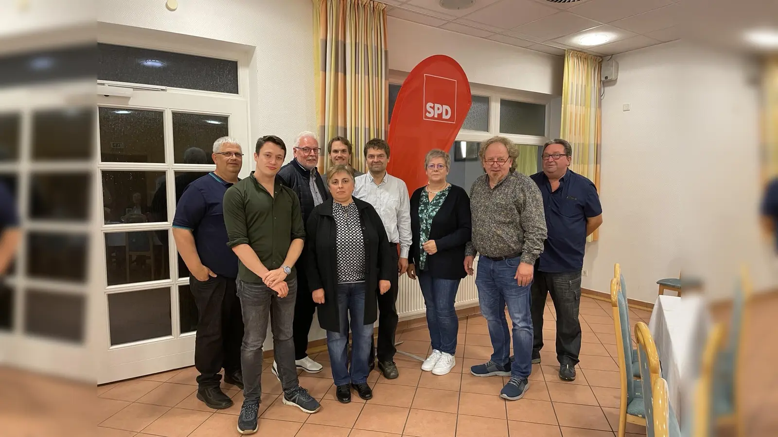 Der neugewählte Vorstand: (v.l.) Uwe Massenberg, Tim Vollert, Heinz Krystofiak, Nazan Saglam, Felix Veerkamp, Frank Schepke, Monika Krystofiak, Michael Gauding und Friedhelm Pape.  (Foto: SPD Beverungen)