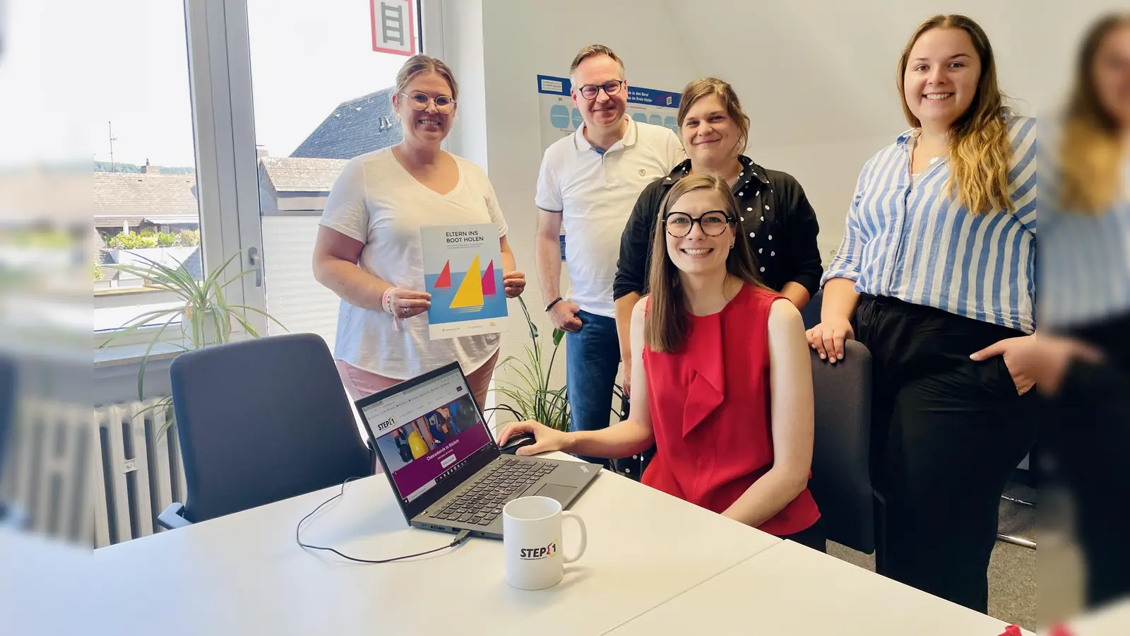 Planen die digitalen Elternveranstaltungen zusammen (v.l.): Miriam Pieper (Berufsberaterin Agentur für Arbeit), Nicolaus Tilly und Claudia Müller (Kommunale Koordinierungsstelle Übergang Schule-Beruf Kreis Höxter), Leonie Pollmann (Berufsberaterin Agentur für Arbeit) und Franziska Müller (Berufsberaterin Agentur für Arbeit). (Foto: Kreis Höxter)