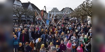 Um die Maskenwette zum Erfolg zu führen, fanden sich reichlich Besucher ein. (Foto: Marc Otto)