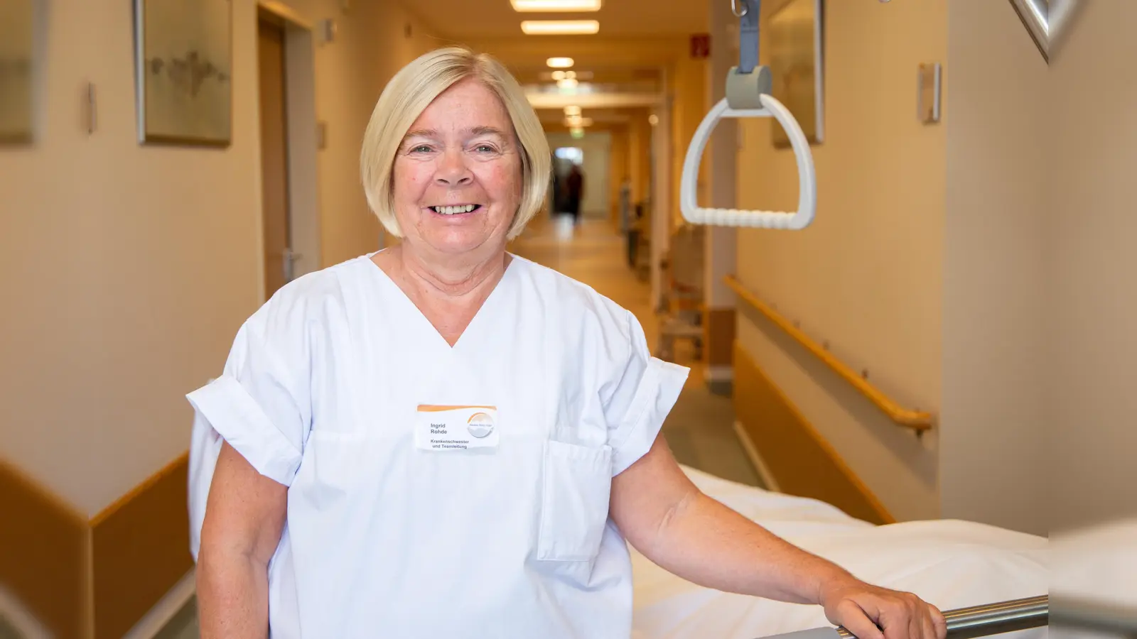 Ingrid Rohde ist Pflege-Teamleitung in der Klinik für Orthopädie am St. Vincenz Hospital der KHWE und feiert bereits ihr 50-jähriges Dienstjubiläum.  (Foto: KHWE)