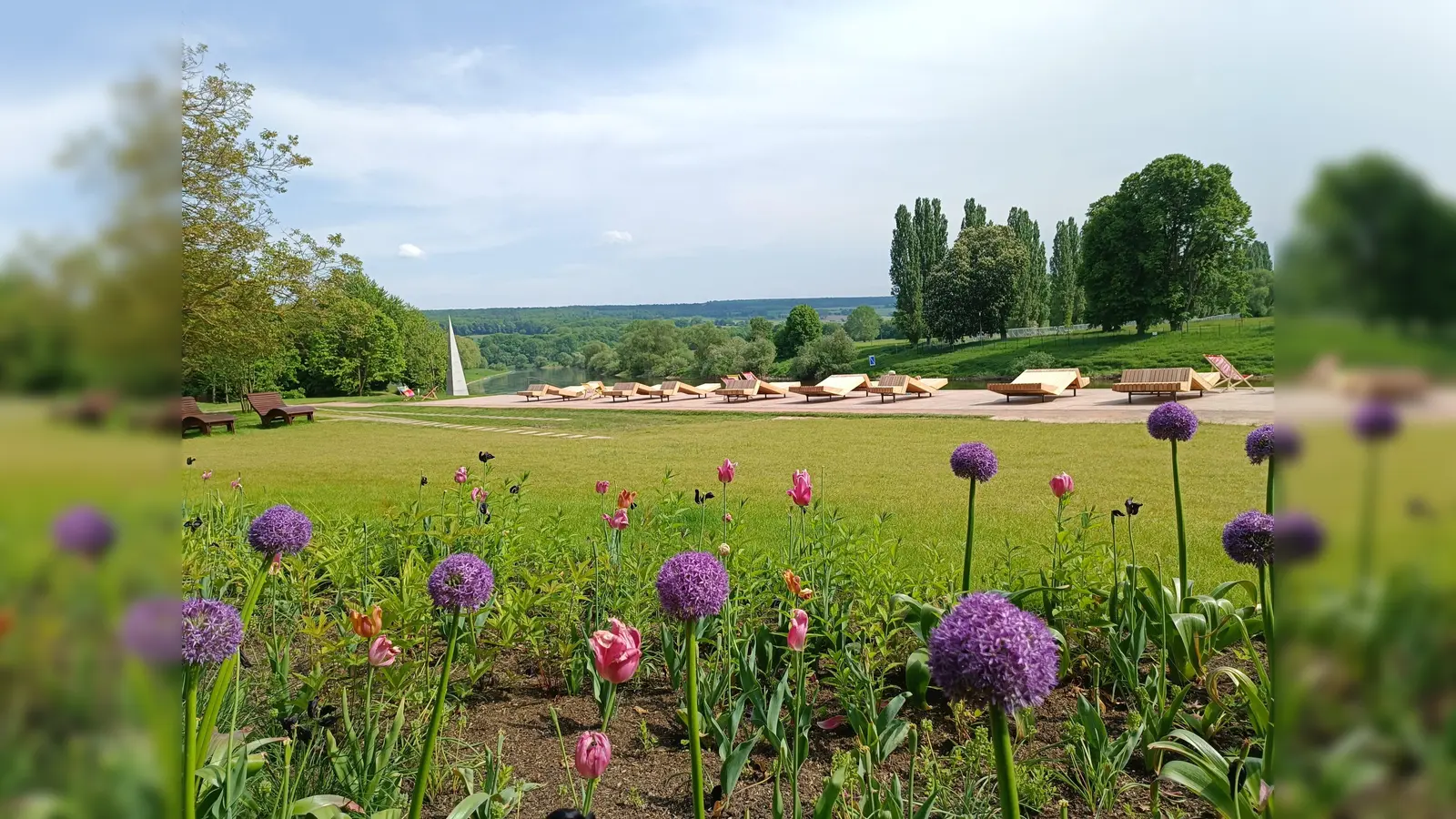 Auf der malerischen Weserscholle wird die Spargelmeile stattfinden. (Foto: Huxarium Gartenpark Höxter)