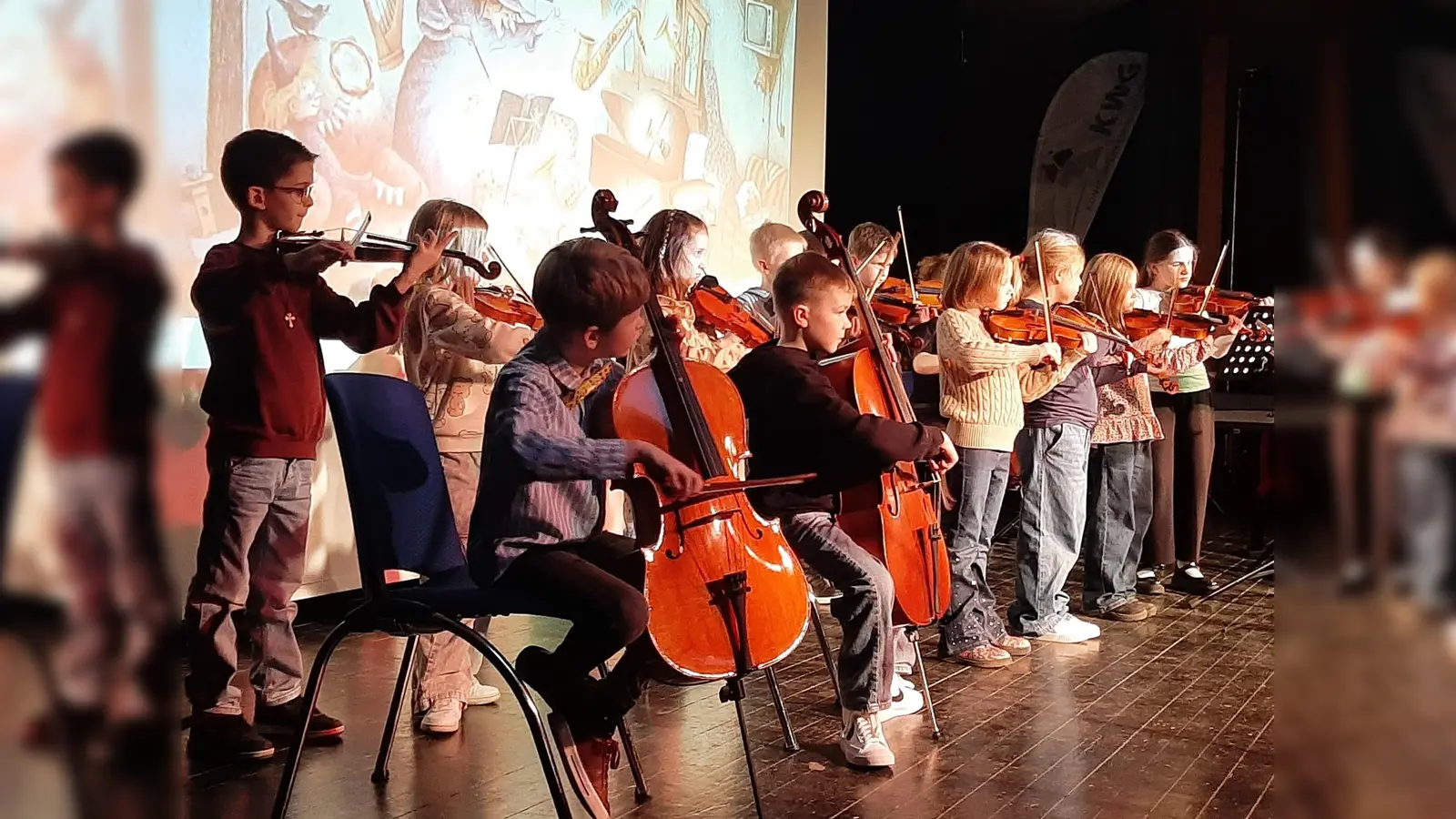 Die JeKits-Streicher der Petrischule zeigen ihr Können. (Foto: Musikschule Höxter/Stadt Höxter)