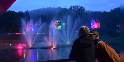 Fontänen und Hausfassaden wurden farbig beleuchtet.  (Foto: Barbara Siebrecht)