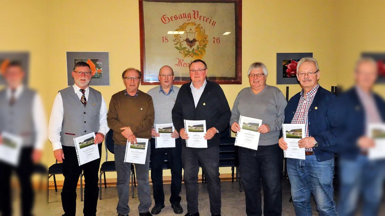 Die Jubilare mit ihren Urkunden: (v.l.) Karl-Heinz Bickmeier, Hans-Werner Diezmann, Dietmar Hansmann, Ralf Kempe, Manfred Schneider, Wilfried Sobireg. (Foto: Foto: privat)