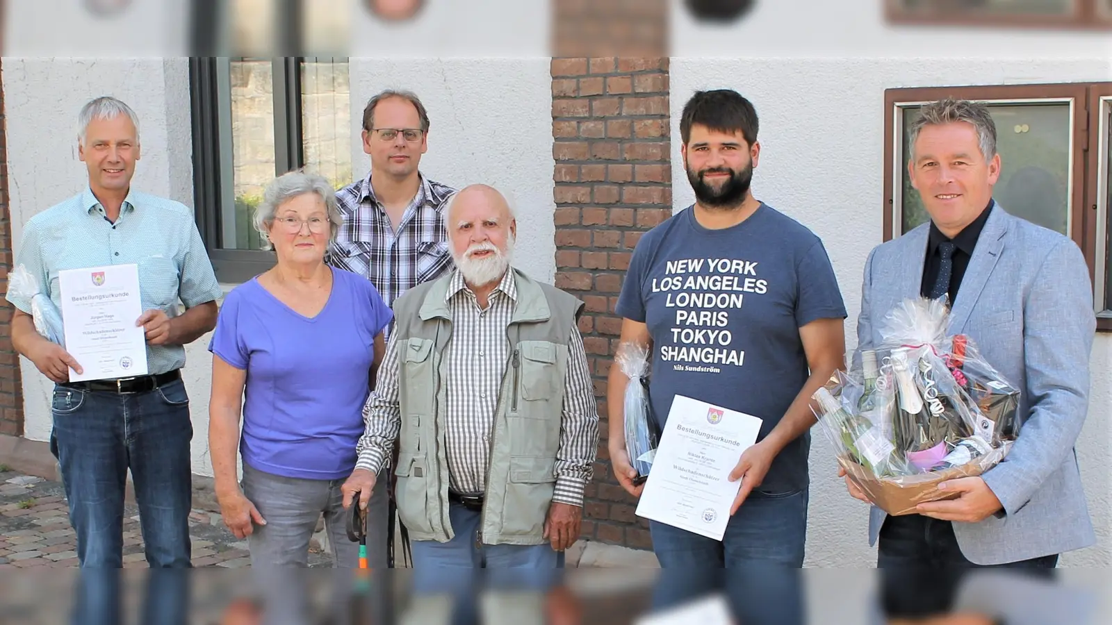 (v.l.) Jürgen Hage, Gretel Bornemann, Carsten Gutschank, Wilhelm Bornemann, Niklas Krantz und Bürgermeister Elmar Schröder<br> (Foto: Stadt Diemelstadt)