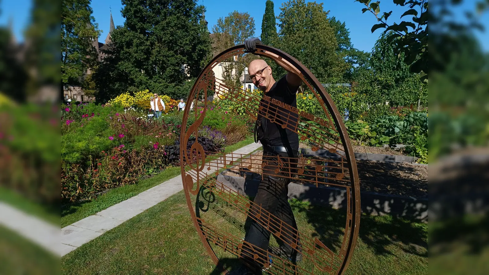 Die Gedanken sind frei: Ein Lied von Hoffmann von Fallersleben – deswegen soll dieses stählerne Rad zu „Höxter leuchtet“ an seinem Denkmal am Stadtwall aufgestellt werden.  (Foto: Huxarium)