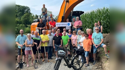 Die Initiatoren des Radwegs zusammen mit Bürgerinnen und Bürgern aus Bosseborn und Ovenhausen. (Foto: privat)