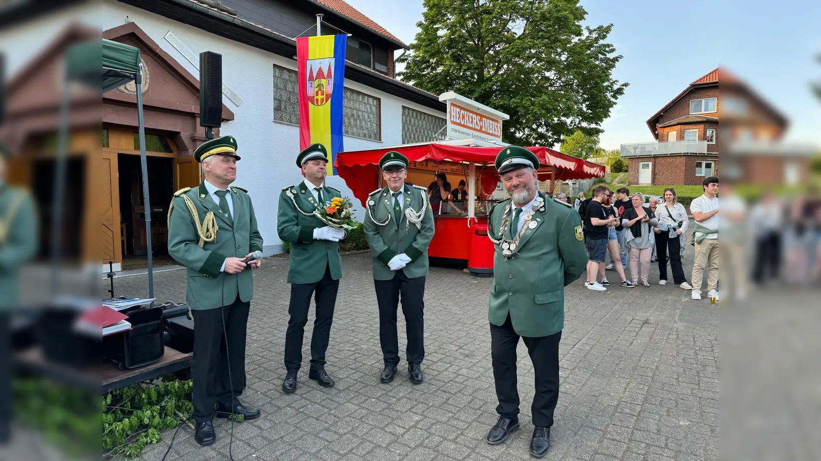 Oberst Eckart Meyer, Altkönig Andreas Hufendiek, Adjutant Martin Potthast und König Norbert “Harry” Lücke. (Foto: privat)