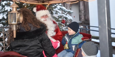 Der Nikolaus hatte für jedes Kind gute Worte und eine süße Überraschung.  (Foto: Barbara Siebrecht)