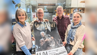 Kulturbüroleiterin Ute Pannewitz, Orchesterchef Ernst Hutter und die Kulturgemeinschaftvorstände Dr. Andreas Knoblauch-Flach und Nathalie Nesseler freuen sich auf das Abschiedskonzert. (Foto: Barbara Siebrecht)