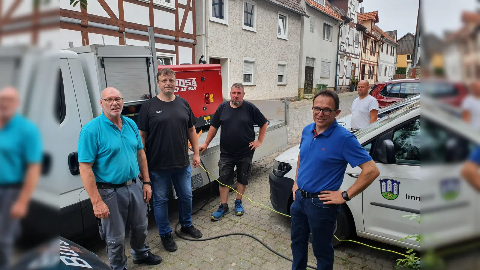 (v.l.) Karl-Werner Fehling (Fa. Fehling-Tec), Dirk Reinhardt (Stadt Immenhausen), Björn Lezius (Zweckverband Kommunale Dienste Immenhausen-Espenau), Lars Obermann (Bürgermeister Immenhausen), im Hintergrund rechts Dennis Aßhauer (Zweckverband Kommunale Dienste Immenhausen-Espenau). (Foto: Stadt Immenhausen)