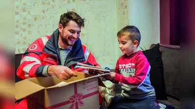 Seit mehr als 30 Jahren bringt der Johanniter-Weihnachtstrucker Hilfspakete in die ärmsten Regionen Südosteuropas, um Menschen Hoffnung zu schenken. (Foto: Nicole Endres)