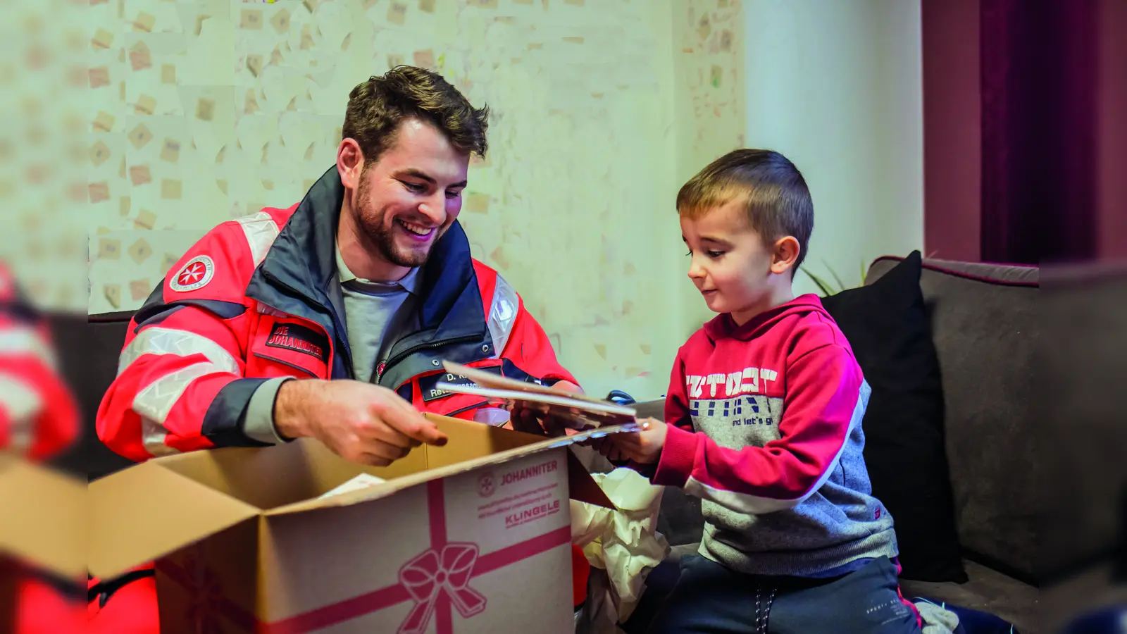 Seit mehr als 30 Jahren bringt der Johanniter-Weihnachtstrucker Hilfspakete in die ärmsten Regionen Südosteuropas, um Menschen Hoffnung zu schenken. (Foto: Nicole Endres)