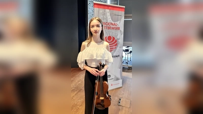 Gloria Konrad aus Warbsen spielt Geige. (Foto: Musikschule Holzminden)