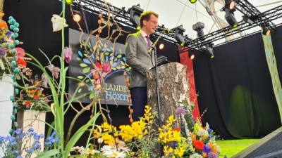 Ministerpräsident Hendrick Wüst bei seinem Grußwort zur Landesgartenschau. (Foto: Peter Vössing)