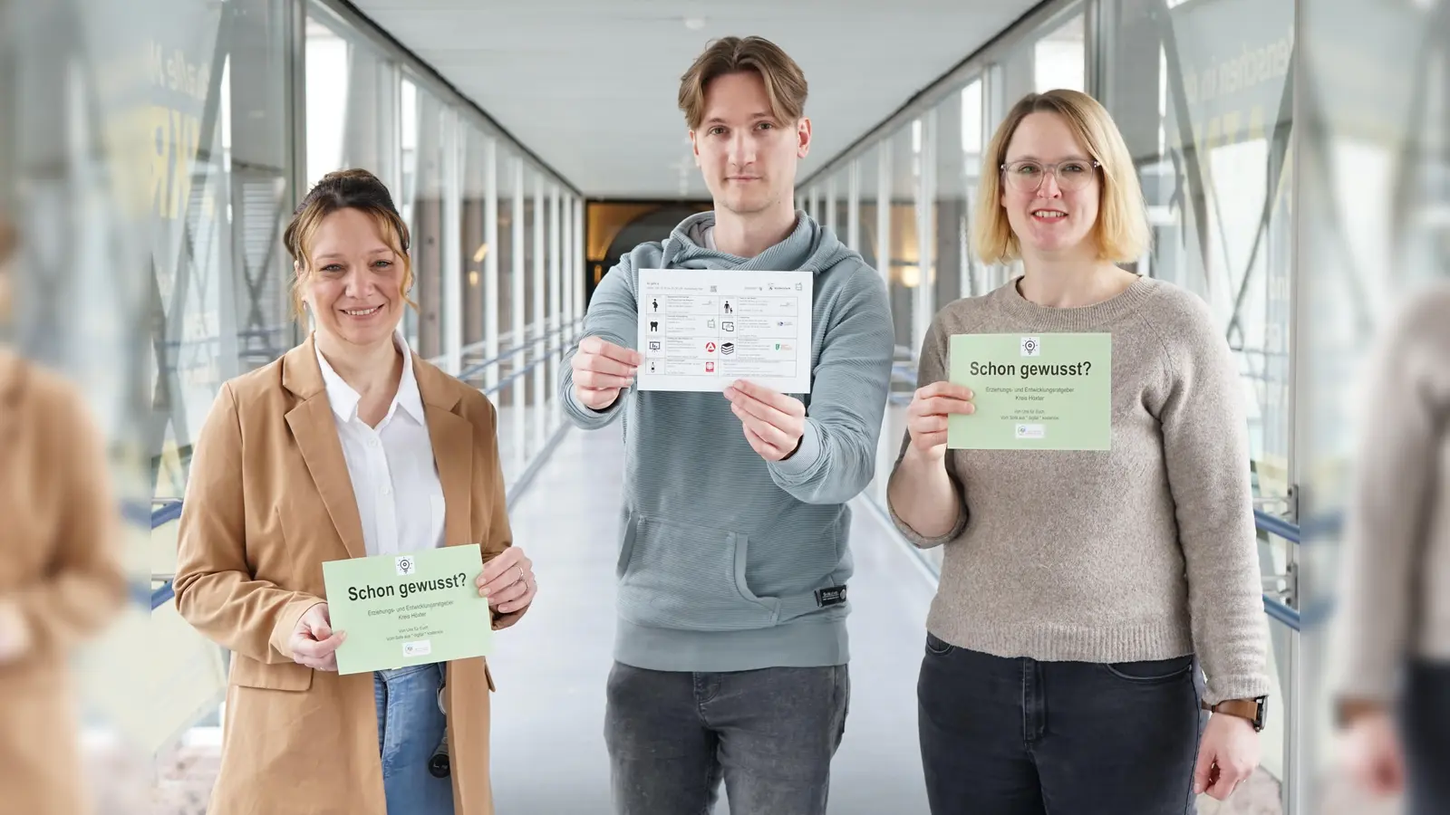 Setzen auf gute Resonanz (v.l.): Silke Merkel (Abteilungsleiterin Soziale Dienste beim Kreis Höxter), Thomas Biermann (Abteilung Kinder, Jugend und Familie beim Kreis Höxter) sowie Sandra Wegener (Koordinierungsstelle der kommunalen Präventionskette im Kreis Höxter). (Foto: Kreis Höxter)