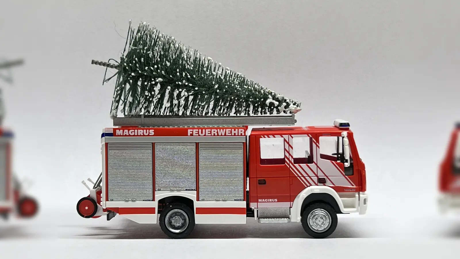 Die Weihnachtsbäume werden abgeholt.  (Foto: Feuerwehr Beverungen)