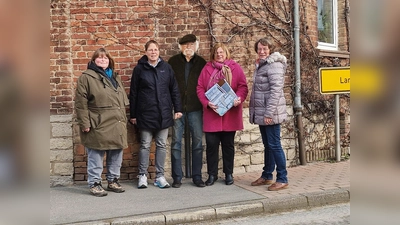 Stolpersteininitiative Körbecke (v.l.): Heike Bandner-Wappler, Uta Häberle, Josef Jacobi, Monika Lange und Hedi Jakubeit. (Foto: privat)