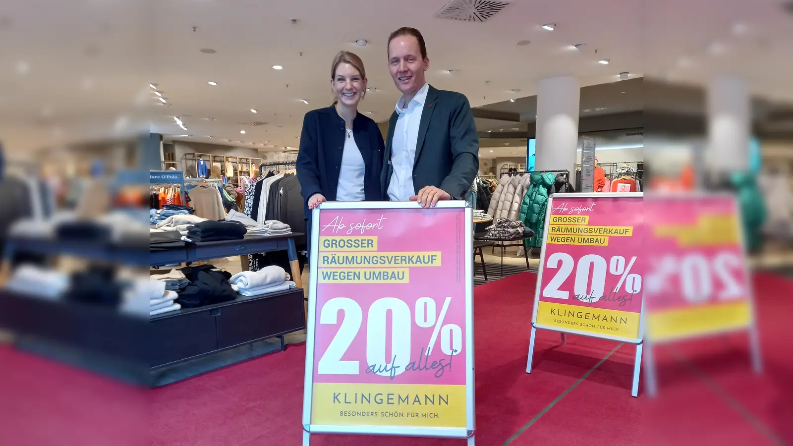 Heike und Jens Klingemann eröffnen den Räumungsverkauf. (Foto: privat)