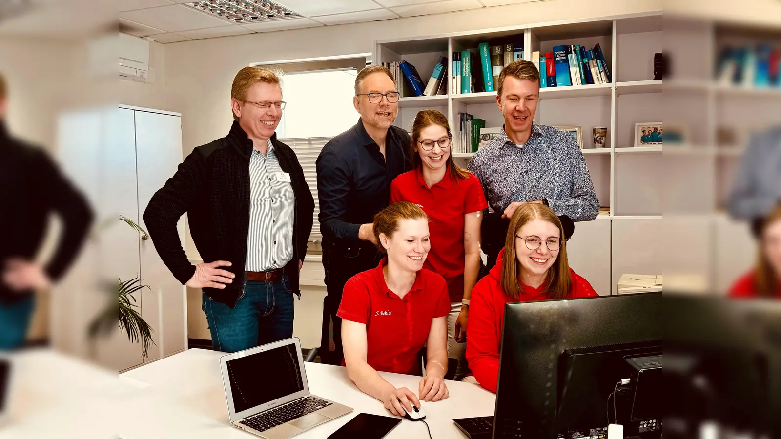 Setzen zunehmend auf moderne Technik und Telemedizin: Das Team der kardiologischen Praxis Holzminden (v.l.): Dr. Vladimir Balaz, Dr. Andreas Brandt, Julia Behler, Viola Buttgereit, Dr. Oliver Weinmann und Lina Hoffmann. (Foto: privat)