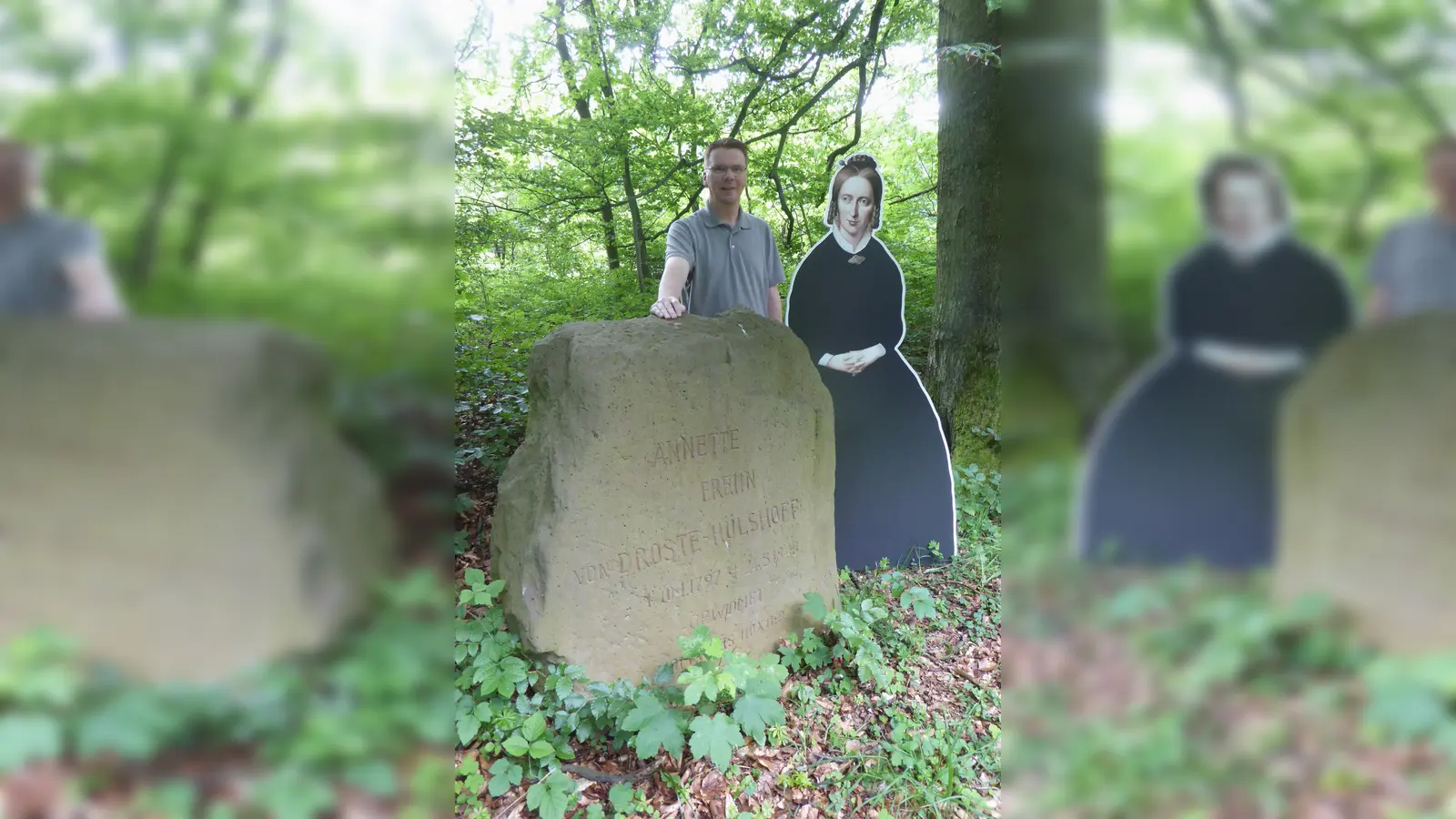 Am 21. Juni 1964 wurde in der Bökendorfer Gemarkung an der Kreisstraße 61 der Droste-Stein im Königslau feierlich eingeweiht. Mit der Mittsommer-Wanderung erinnert der Naturparkführer Bernhard Aufenanger aus Bökendorf an dieses Ereignis. (Foto: Bernhard Aufenanger)