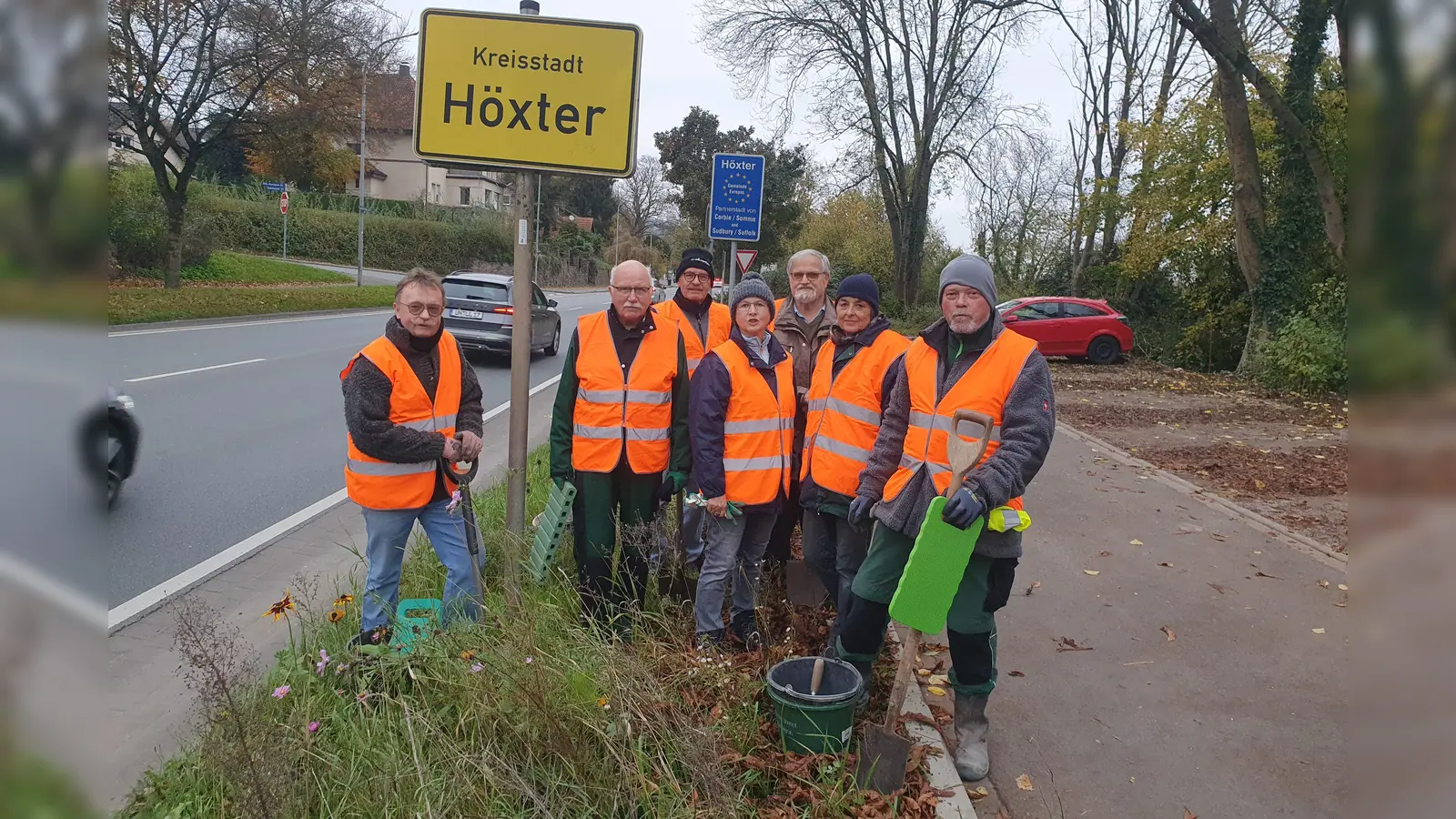 Die Mitglieder des HVV treffen sich zum Stecken der Zwiebeln. (Foto: Elke Drews)