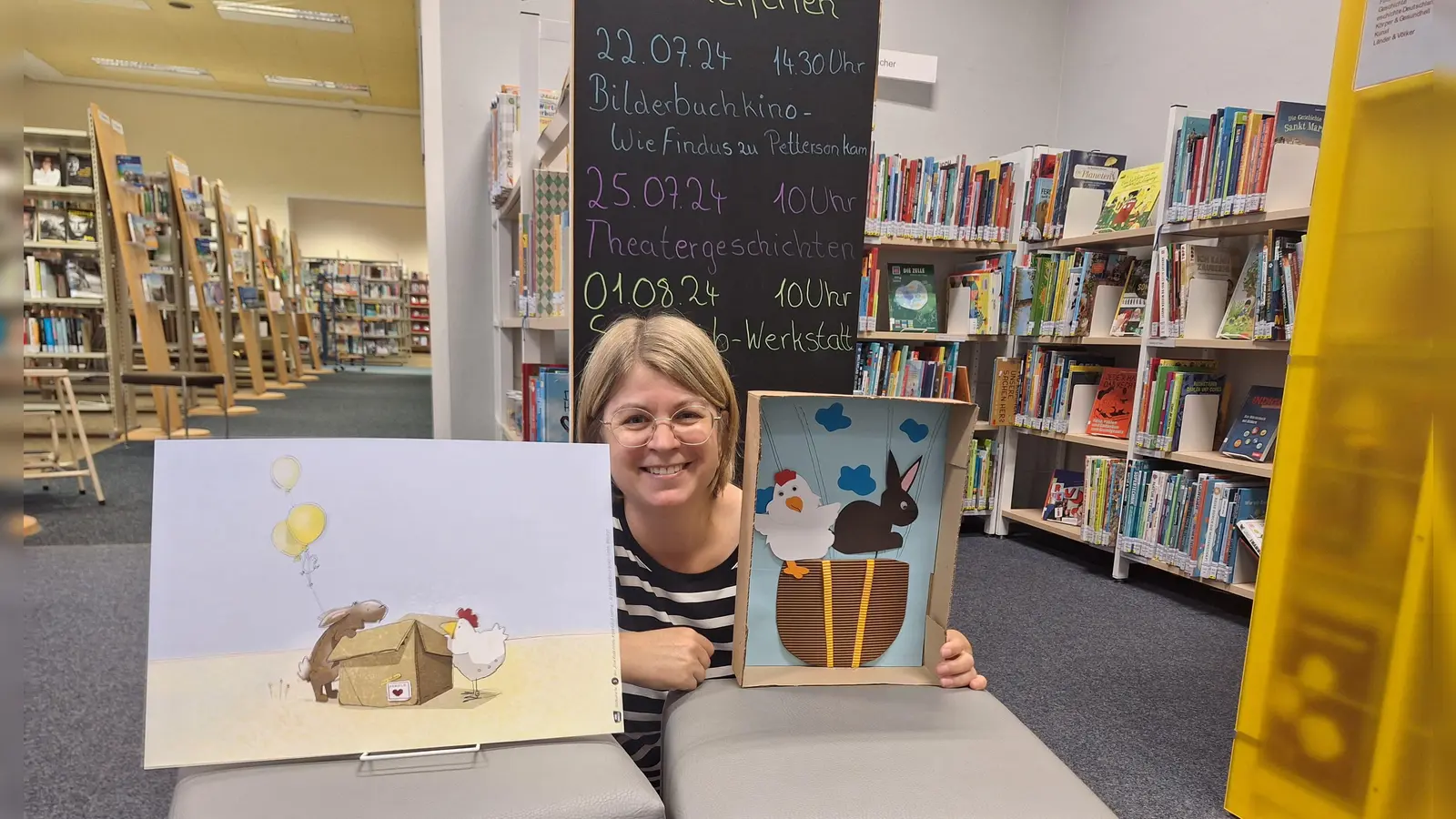 Büchereimitarbeiterin Irina Freiherr freut sich auf die Veranstaltung in den Ferien. (Foto: Stadtbücherei Höxter)