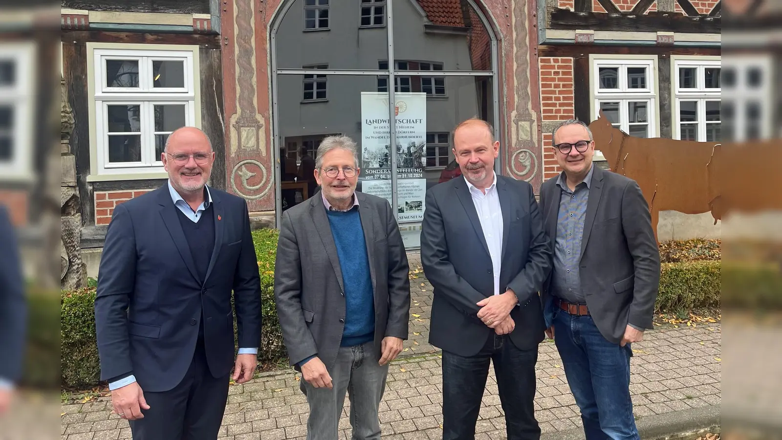 Die Regionalgruppe OWL der AG Historische Stadt- und Ortskerne NRW tagte im Deutschen Käsemuseum in Nieheim: (v.l.) Bürgermeister Johannes Schlütz (Stadt Nieheim), Jörg List (Bezirksregierung Detmold), Bernd Zimmermann (stellvertretender Vorsitzender der Regionalgruppe OWL) und Markus Baier (Vorsitzender der AG Historische Stadt- und Ortskerne NRW). (Foto: Stadt Brakel)