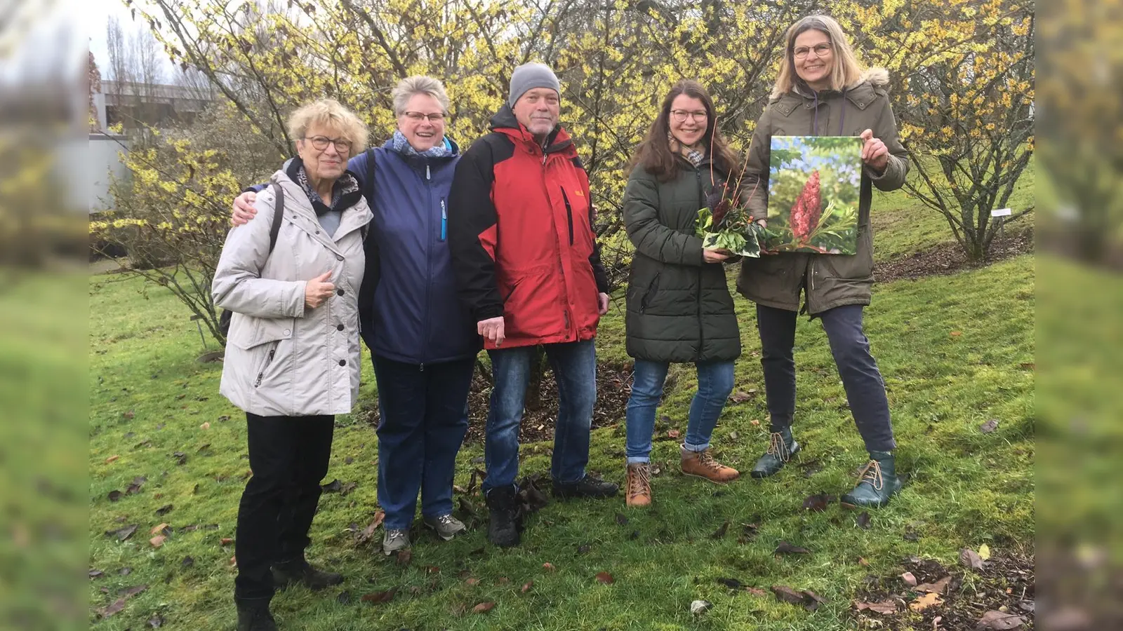 Einige Mitglieder des Freundeskreises des Botanischen Gartens Höxter e.V. bei der Preisverleihung: Hildegard Behrend, Elke Schmidt, Winfried Thiele, Louisa Reede und Ute Aland.  (Foto: Marie Louise Blomberg)