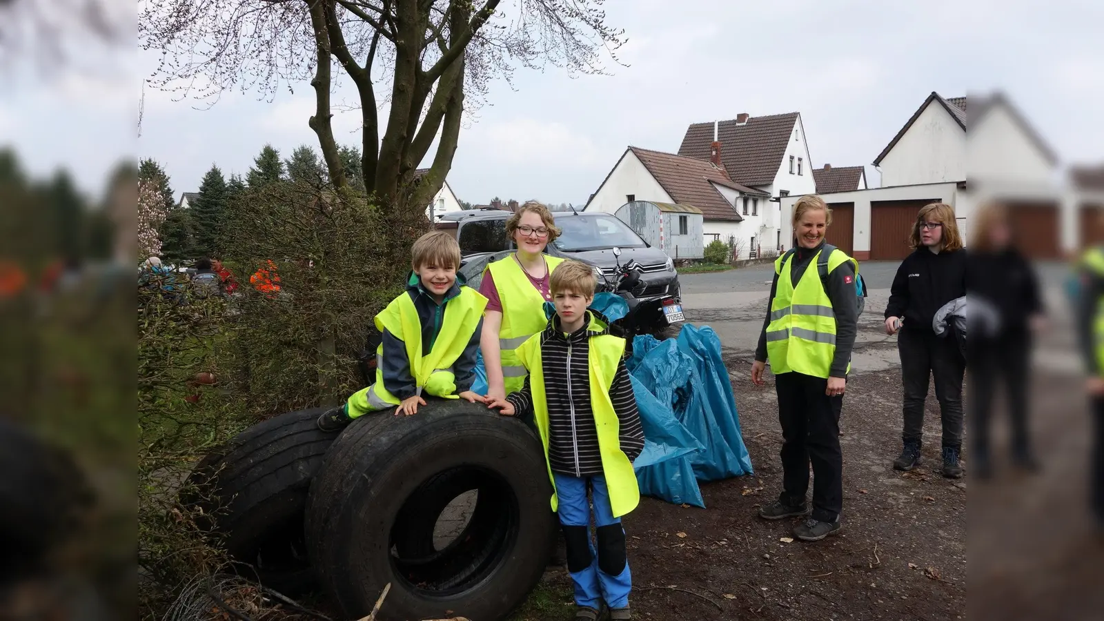 Sogar zwei Lkw Reifen wurden gefunden. (Foto: Foto: privat)