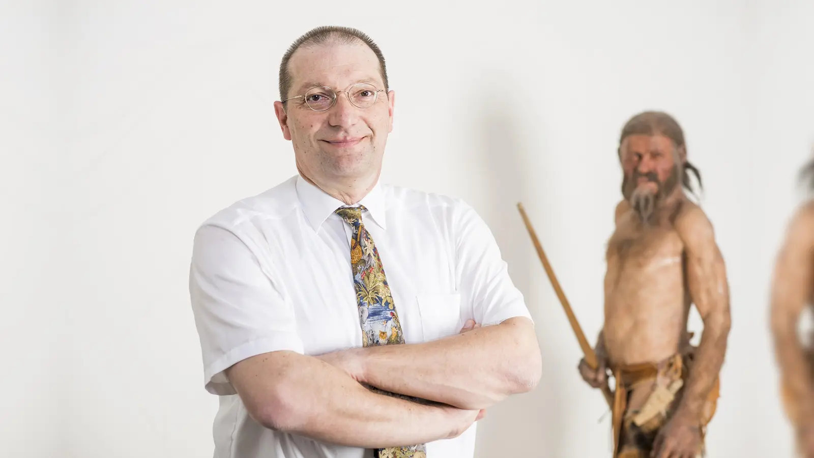  Professor Dr. Oliver Peschel, stellvertretender Leiter des Instituts für Rechtmedizin an der Universität München, hält den Vortrag. (Foto: Südtiroler Archäologiemuseum foto-dpi.com)