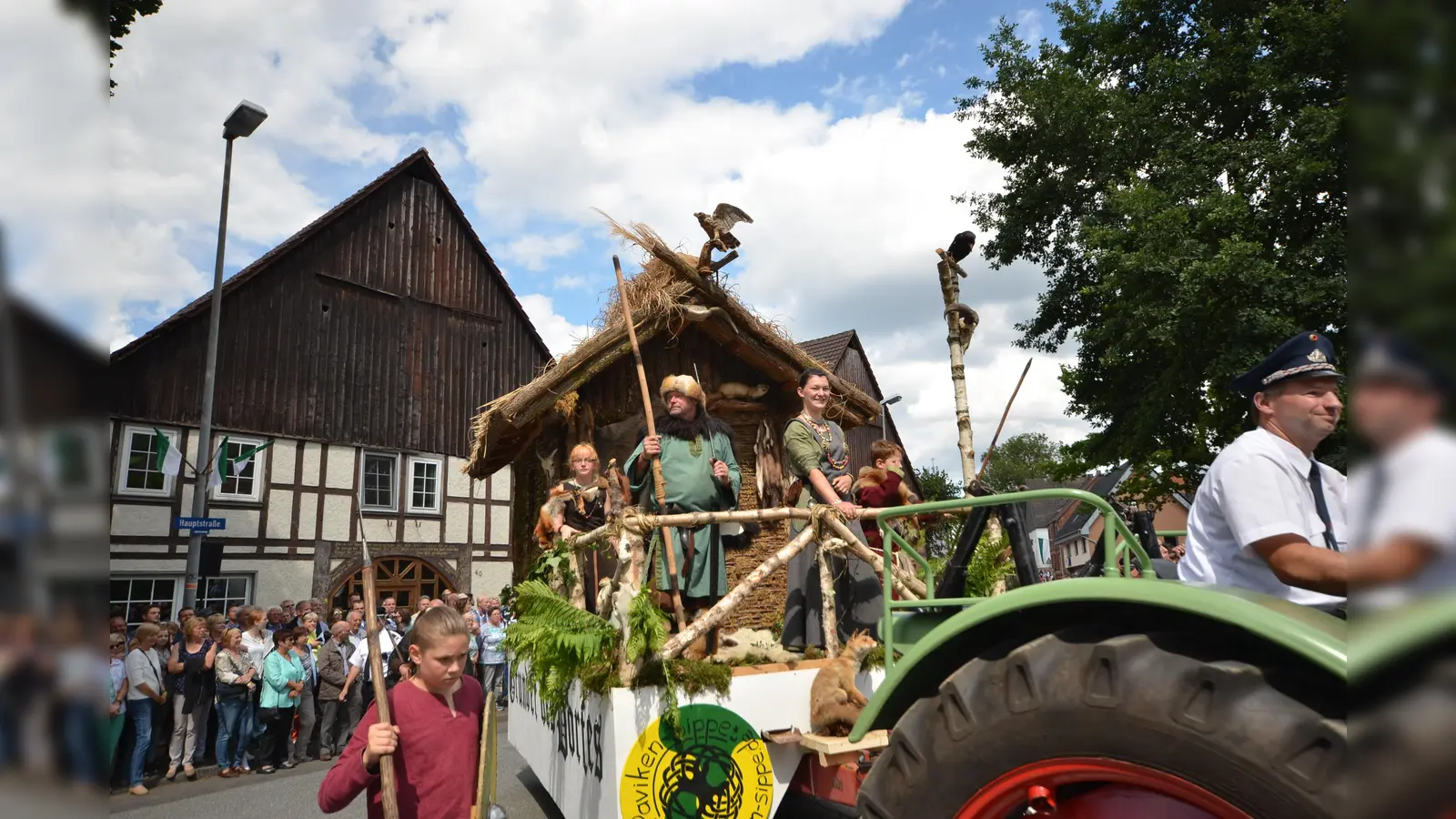 „Ovo–Wagen“ beim historischen Umzug. (Foto: privat)