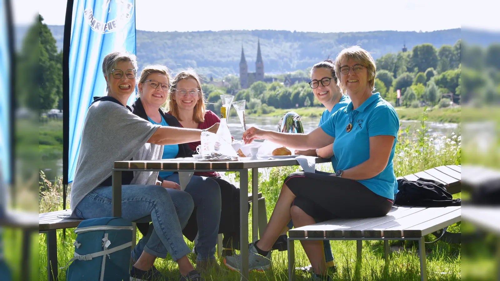 Laden ein zum Frühstück (v.l.): Nicole Meyer, Simone Kube, Kerstin Schmidt, Diana Freytag und Michaela Bast. (Foto: Thomas Kube)