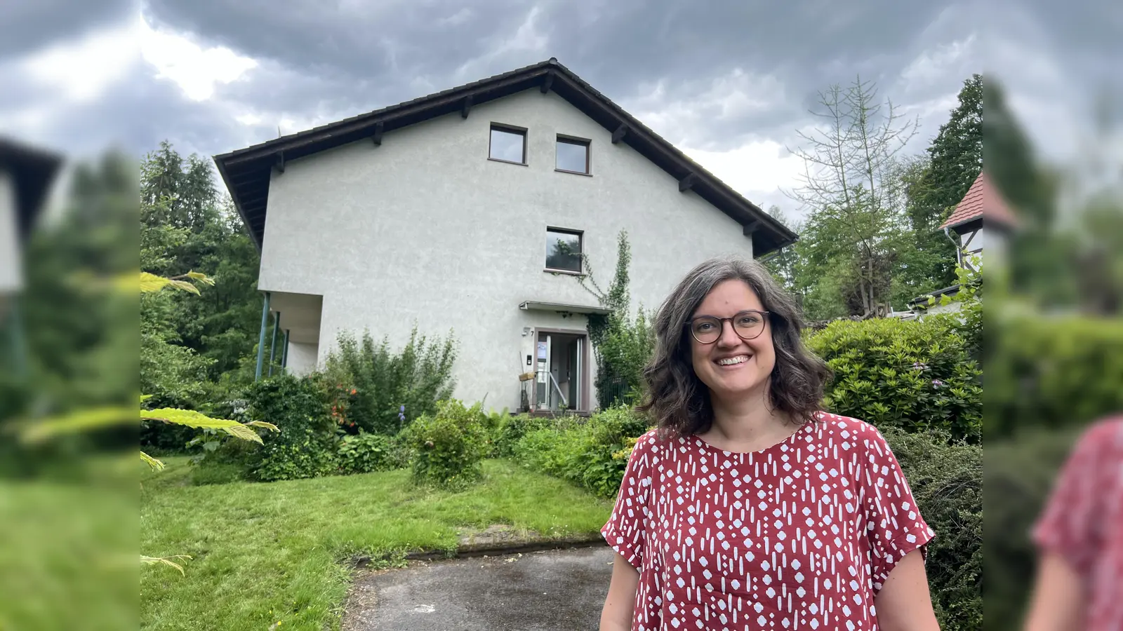 Hanna Braun arbeitet als Projektleiterin im Haus der Demokratie am Mühlenplatz 7 in Gieselwerder. (Foto: Landkreis Kassel)