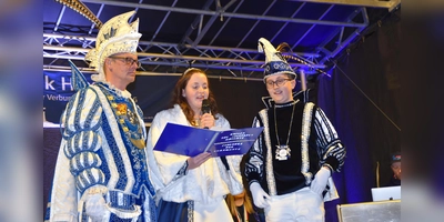 Ihre Tollitäten „Holger der Bilanzierende“, Emilia die sportlich Rasante“ und „Johannes der Charmante“ regieren noch eine Amtszeit.  (Foto: Barbara Siebrecht)