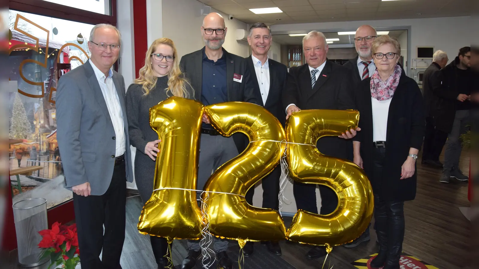 Feierten das Jubiläum (v.l.): Bürgermeister Hubertus Grimm, Stefanie und Sebastian Kübler, Jürgen Bielke, Martin Knorrenschild, Ferdinand und Ilona Kübler. (Foto: Marc Otto)