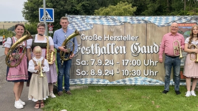 Die Mitglieder der Blaskapelle Herstelle laden ein zum Festhallen-Gaudi mit lustigen Wettbewerben.  (Foto: Blaskapelle Herstelle)