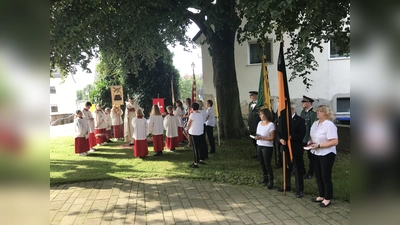 Die Lobeprozession in Natzungen wird wie seit einigen Jahrhunderten durch das Dorf gehen, um Gottes Segen für Mensch, Vieh, Feld und Flur zu erbitten. <br> (Foto: privat)