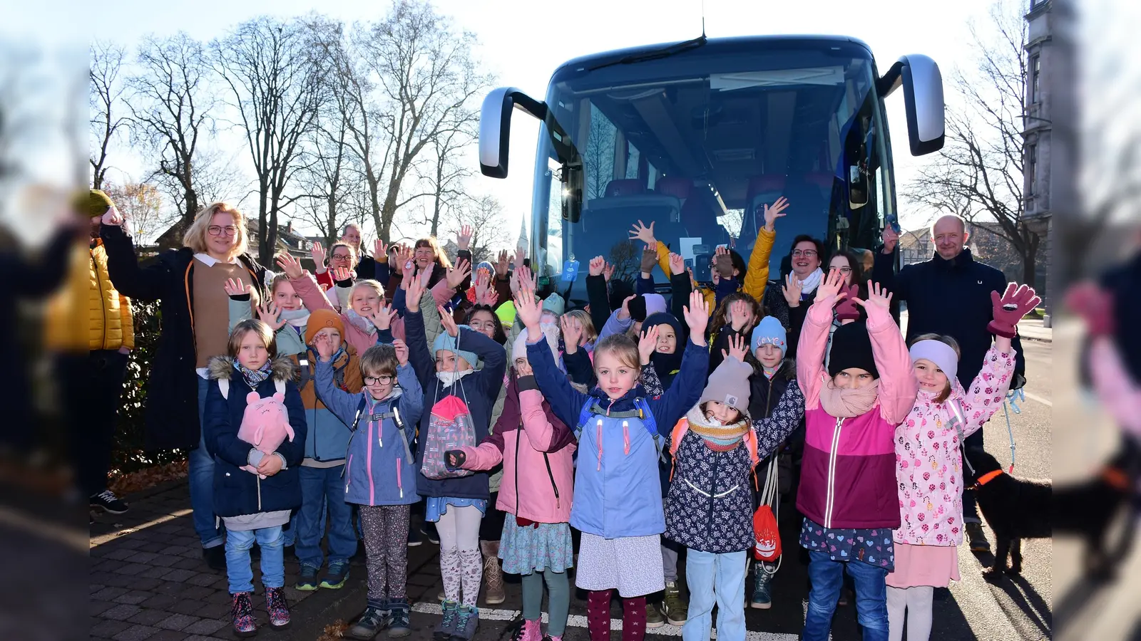 Die Schülerinnen und Schüler der Musikschule Höxter freuen sich auf den Ausflug und auf den Konzertbesuch. (Foto: Förderverein der Musikschule Höxter e. V. / Stadt Höxter)